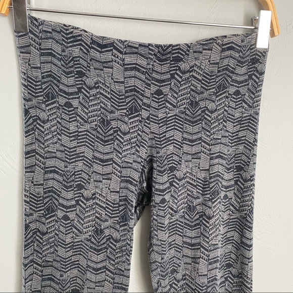 Printed Leggings Gray and Black - Picture 2 of 9